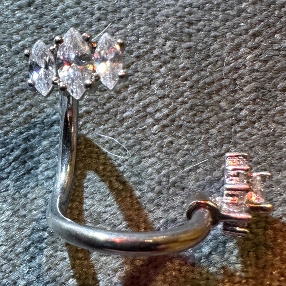 Pagoda Crystal Belly Button Ring - Picture 13 of 16